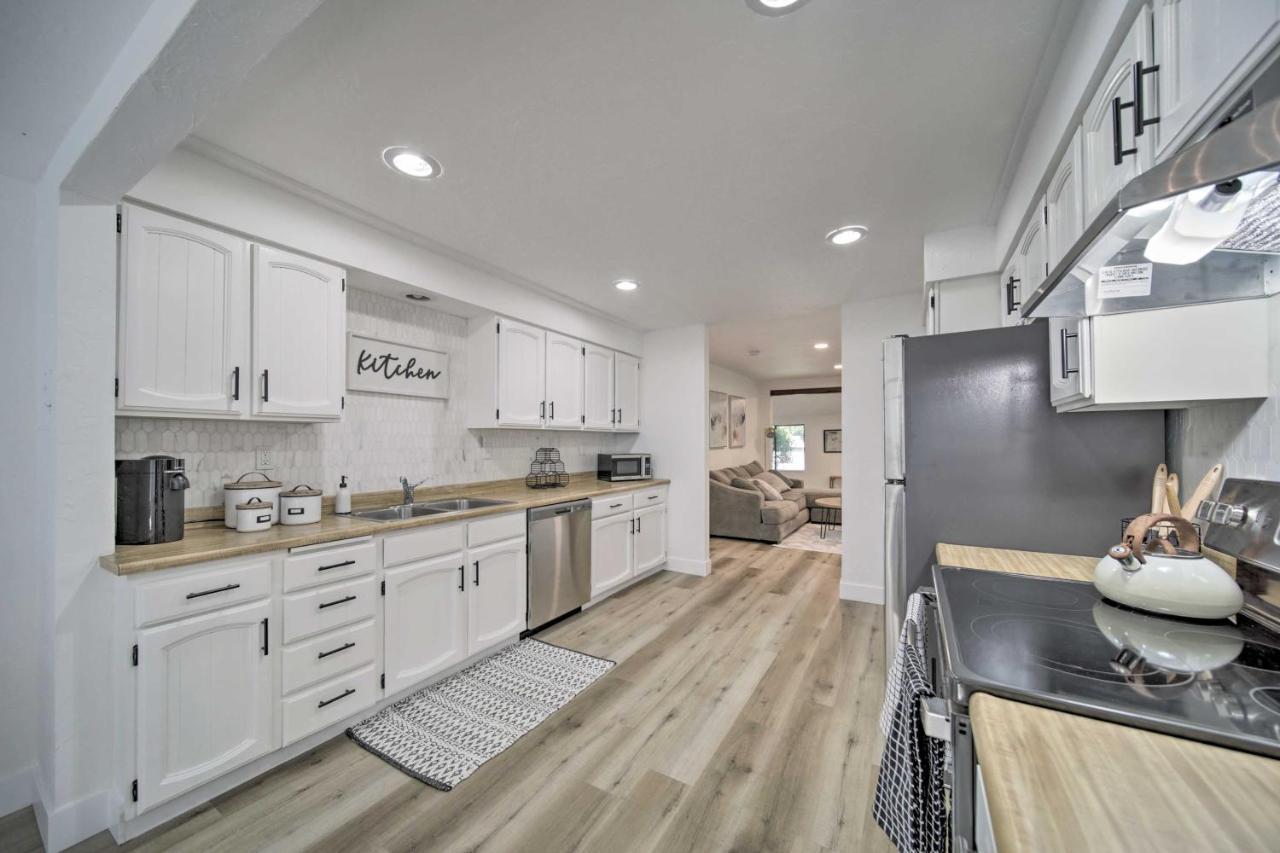 Bright And Airy Liberty Lake Abode With Backyard! ภายนอก รูปภาพ