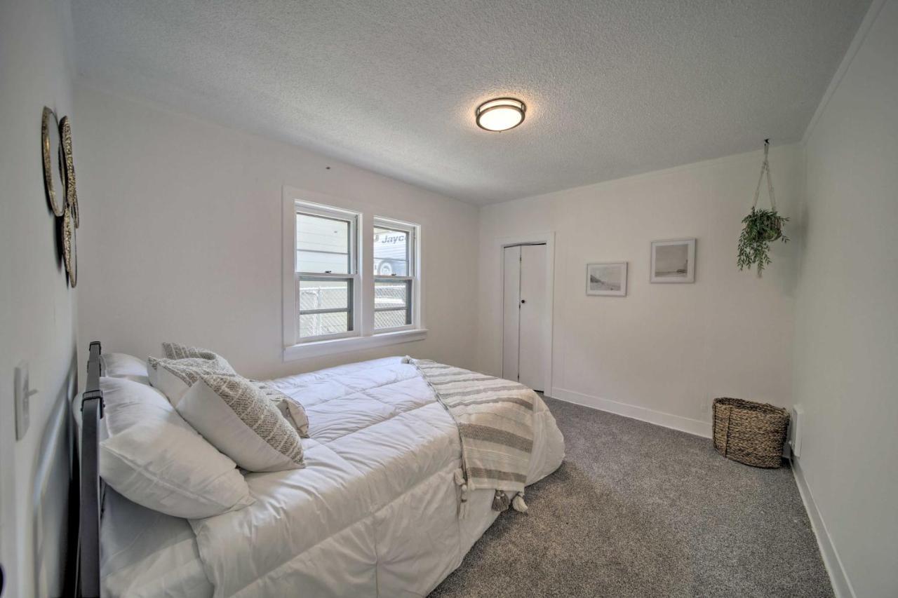 Bright And Airy Liberty Lake Abode With Backyard! ภายนอก รูปภาพ